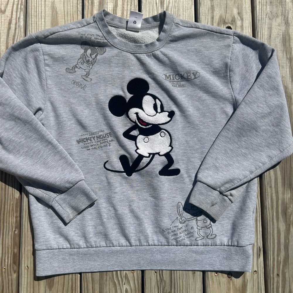 Walt Disney Mickey Mouse Sweatshirt. Embroidered Mickey. Men/ Women L